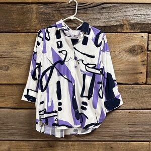 Chico's no iron stretch abstract print shirt, Size Chico .5(size 6)